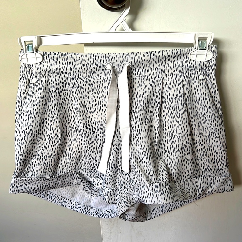 Lululemon drawstring shorts